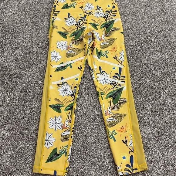 ZYIA Light and Tight Yellow Mesh Leggings - Picture 4 of 5